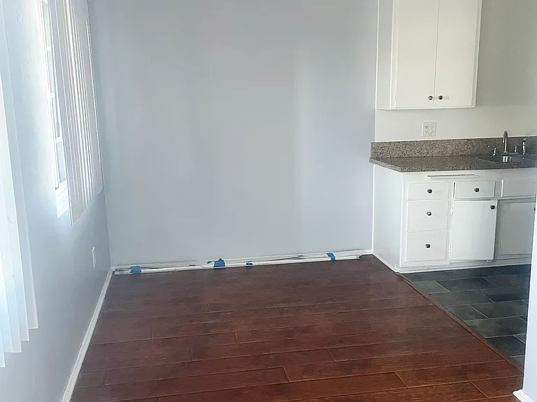 11901 York Ave #22 — Photo 5