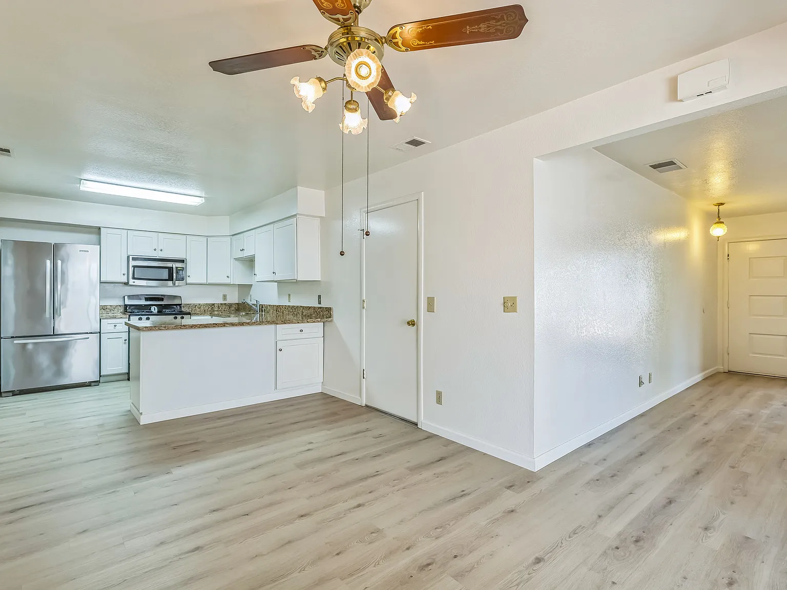 3 bed, 1250 sqft, $2,495 — Photo 4