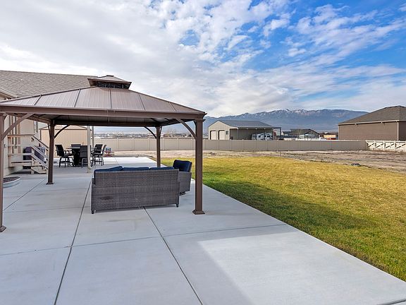 2nd image of 428 S Saddle Rd