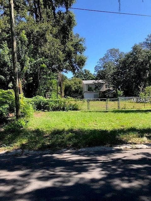2nd image of 805 S Hillcrest Ave