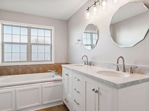 5th image of 22354 Cameo Ct