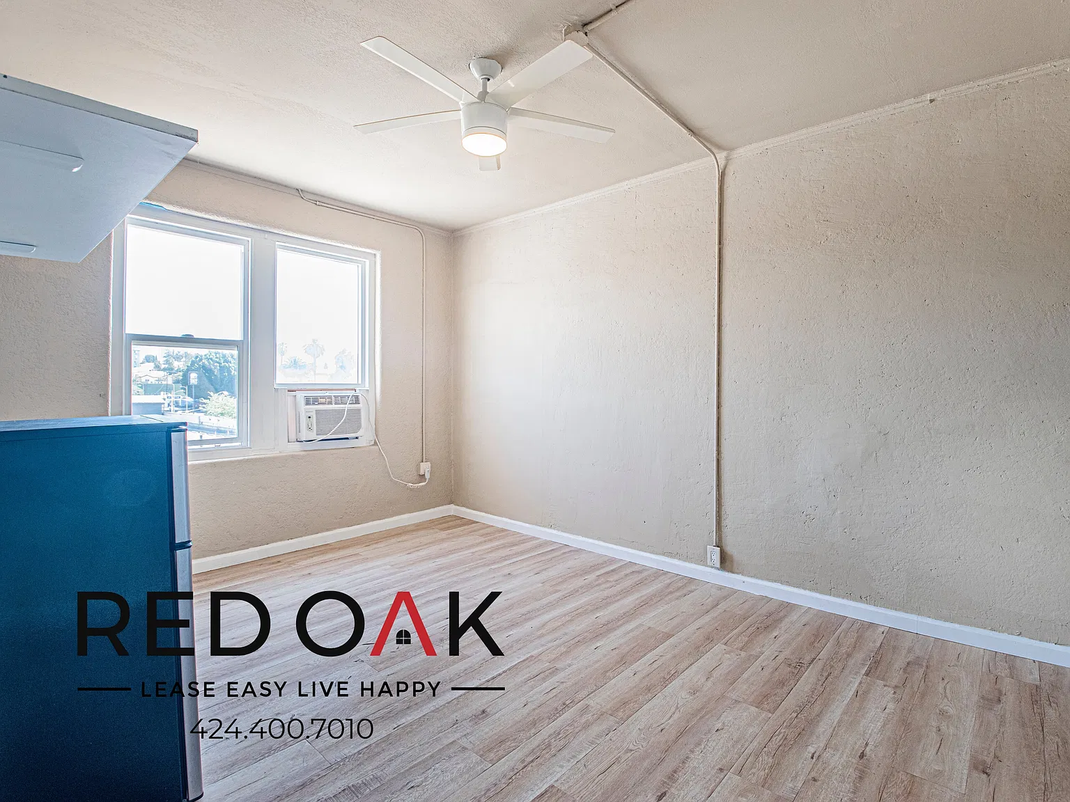 Delightful Bachelor with Lots of Sunlight, Beautiful Hardwood Floors, and All Utilities Included ... — Photo 4
