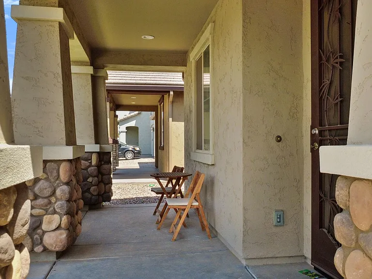 3859 E Welton Ln — Photo 2