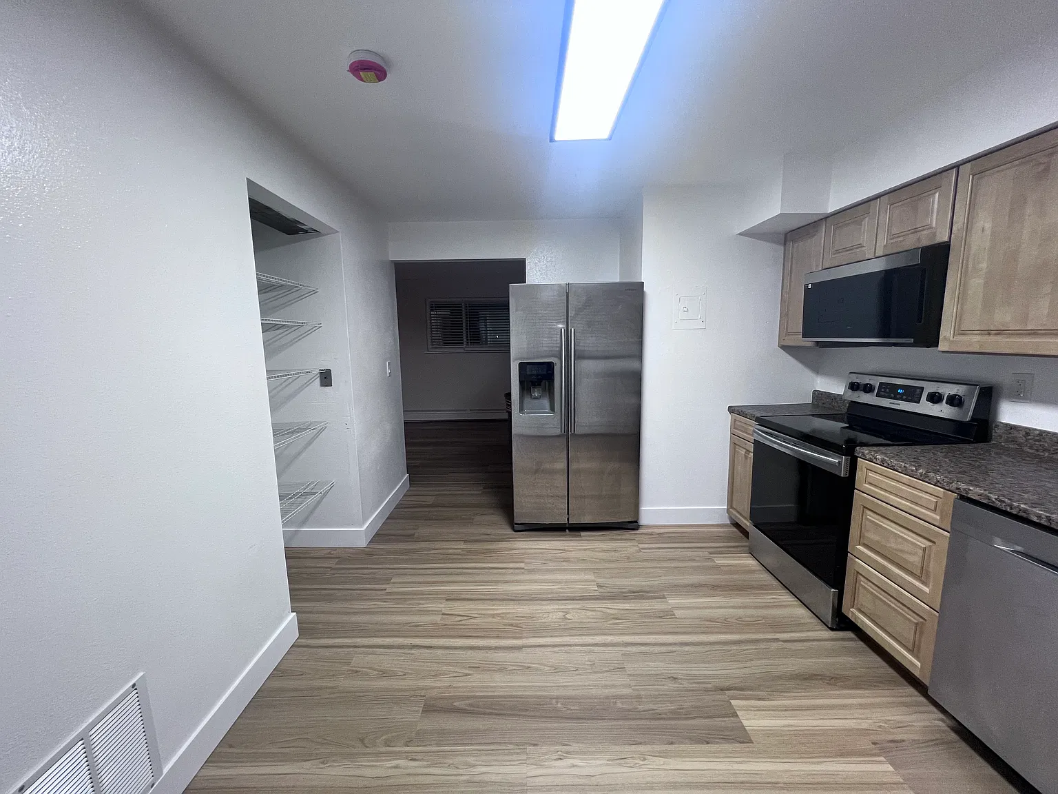 2 bed, 900 sqft, $1,325 — Photo 3