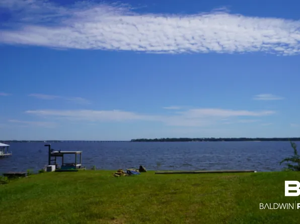 2106 Club House Dr, Lillian, AL 36549