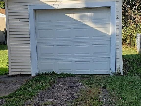 2nd image of 857 Eva Ave