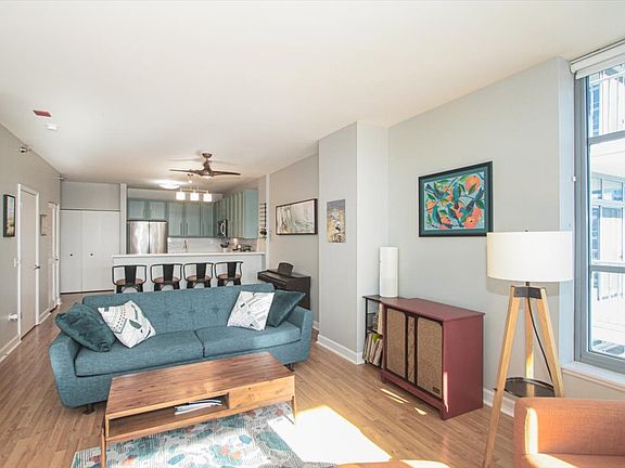 5th image of 1600 S Prairie Ave Unit 1309