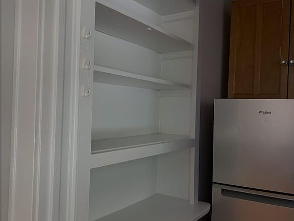 3rd image of 2 Livingston Ave #2