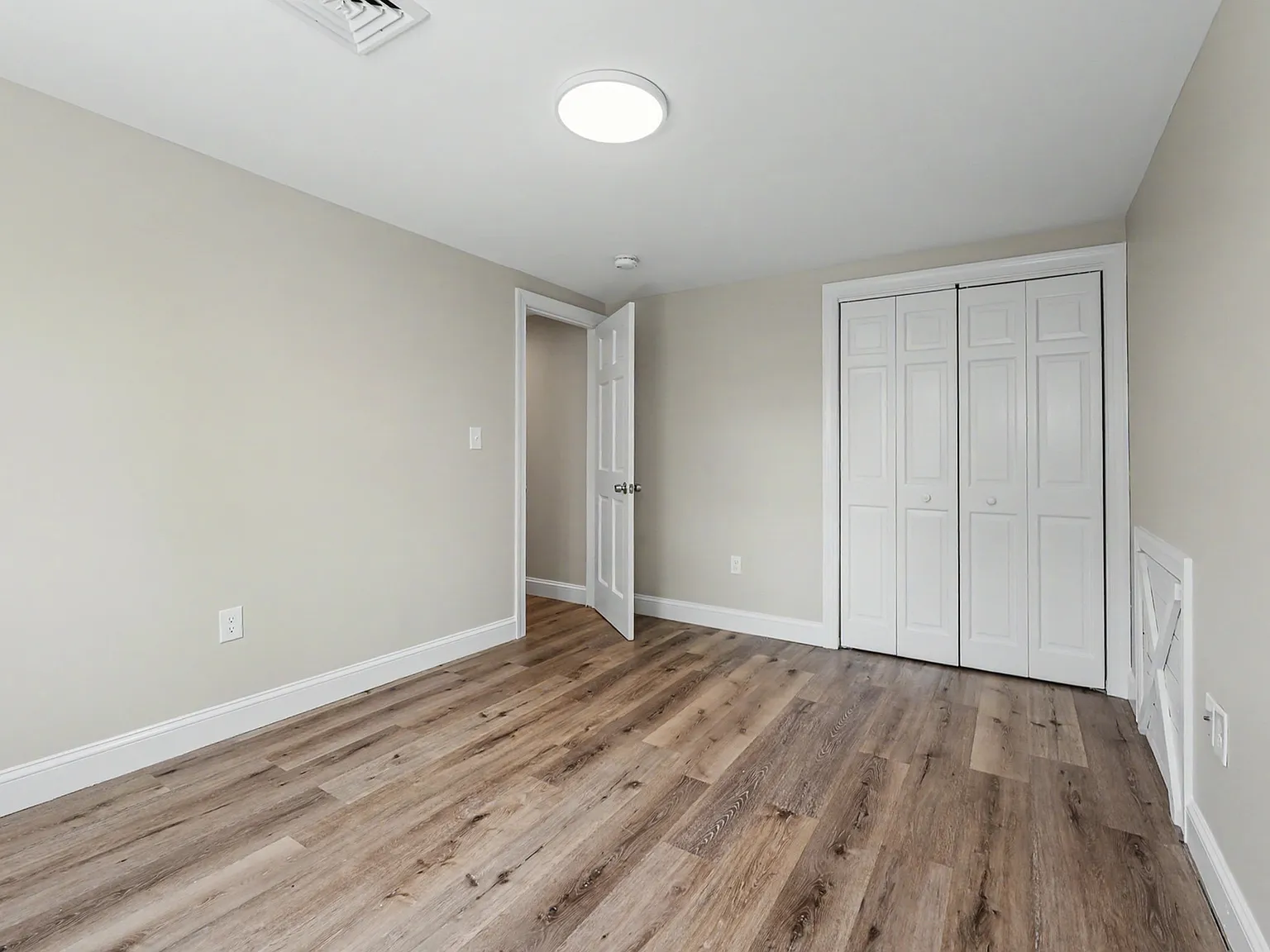 4 bed, 2044 sqft, $4,000 — Photo 2
