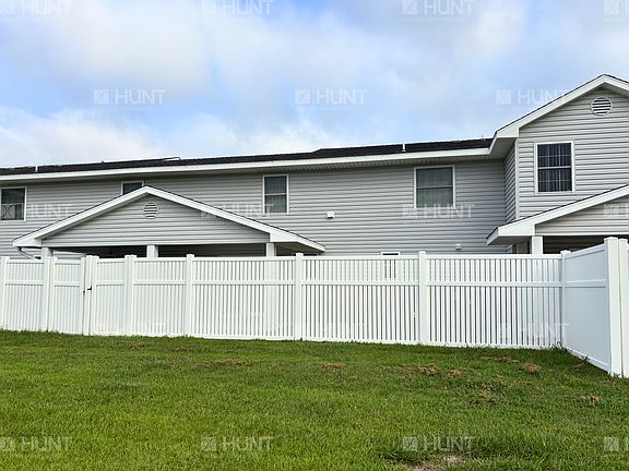 3rd image of 556 Fern Ln