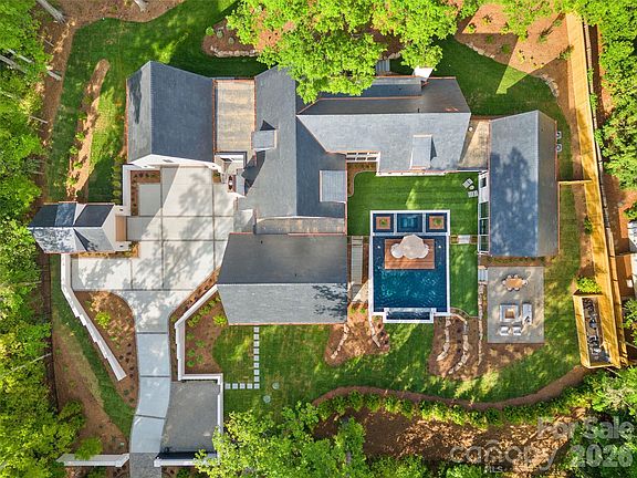 3rd image of 4111 Columbine Cir