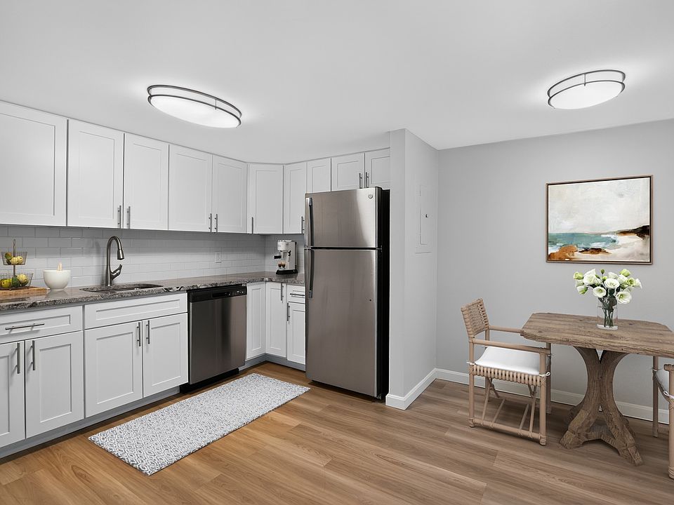 Elevate your lifestyle at Eagle Rock Apartments at Swampscott. This beautifully designed kitchen features modern appliances, sleek cabinetry, and an inviting dining area. Perfect for culinary enthusiasts and entertaining. Schedule your tour today!