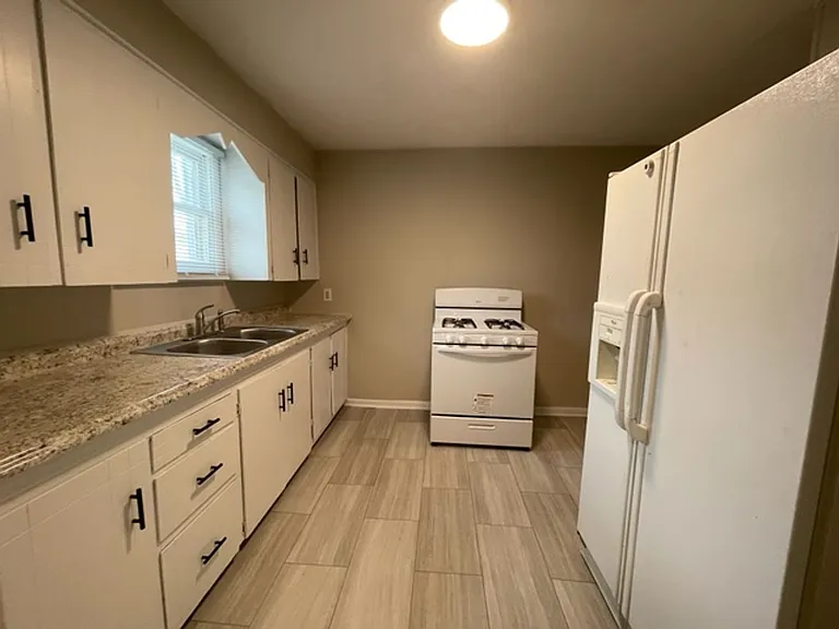 1021 N Sherman Ave — Photo 3