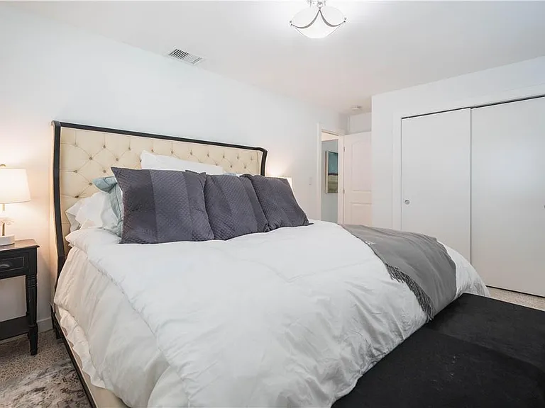 240 NE 25th Ave — Photo 11