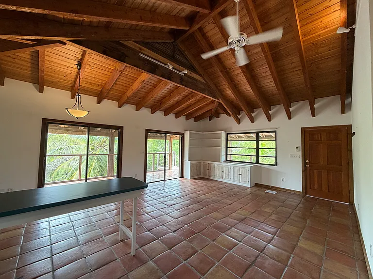 529 W Shore Dr — Photo 3