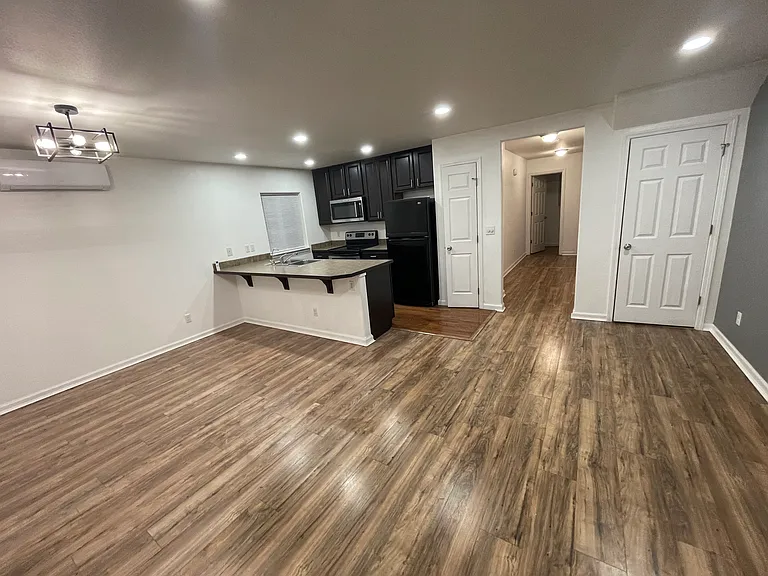 9907 Farwest Dr SW — Photo 6