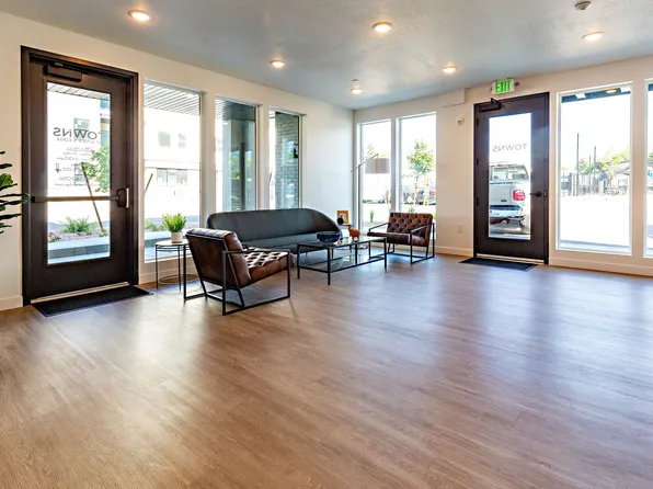 Towns at Rivers Edge