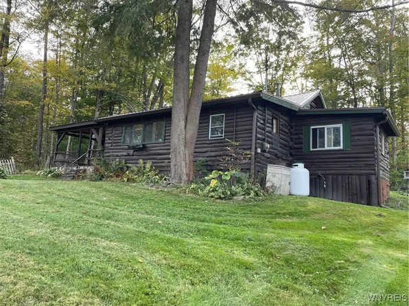 41 Morningside Dr, Arcade, NY 14009