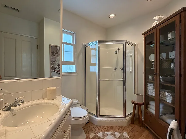 Heliotrope Ave — Photo 15
