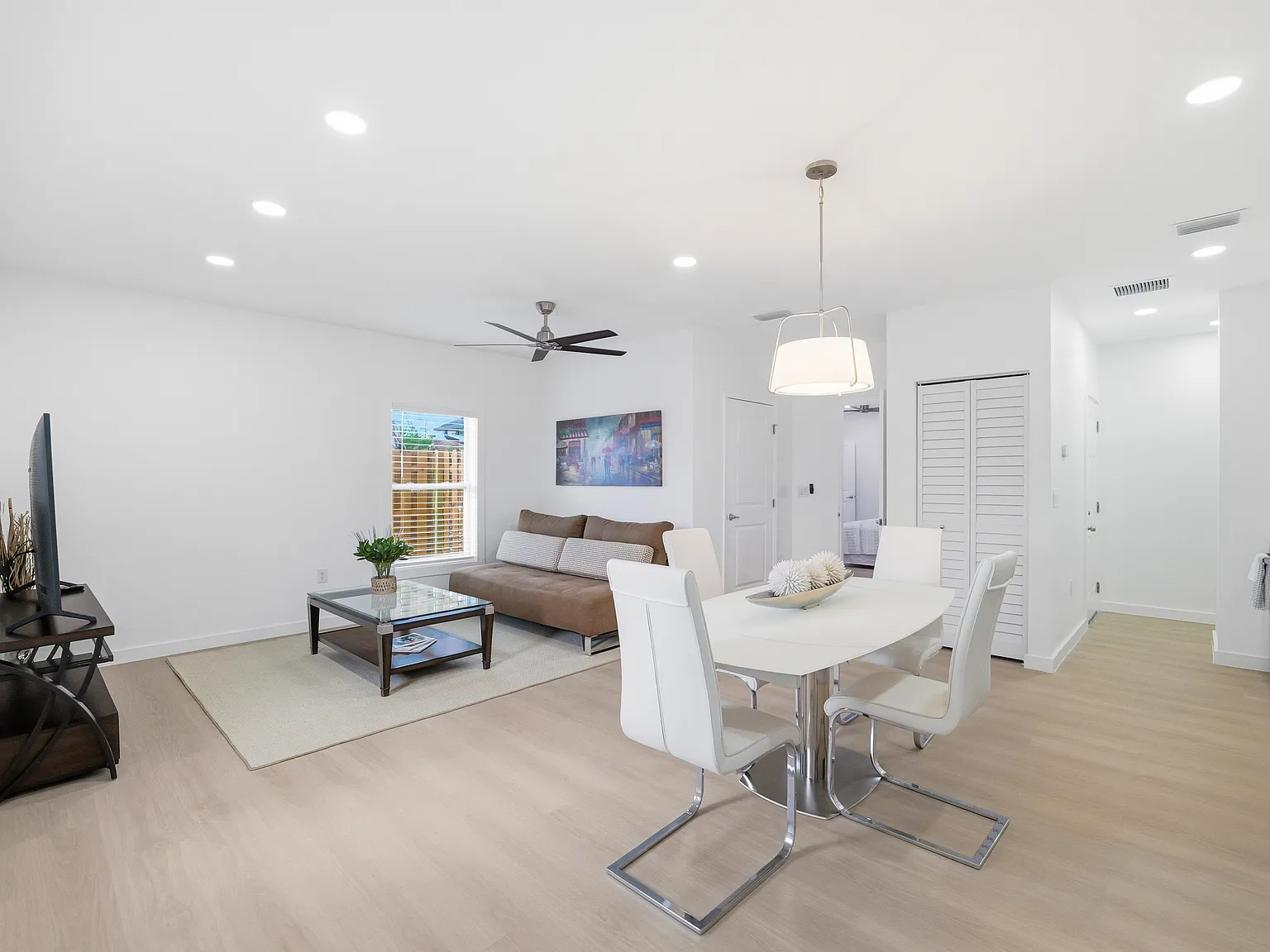1 bed, 1.5 bath, 878 sqft, $2,300 — Photo 2
