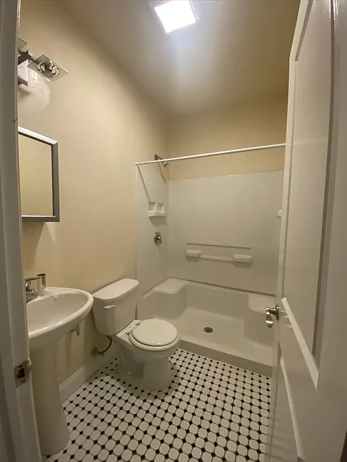 4 bed, $2,000 — Photo 4