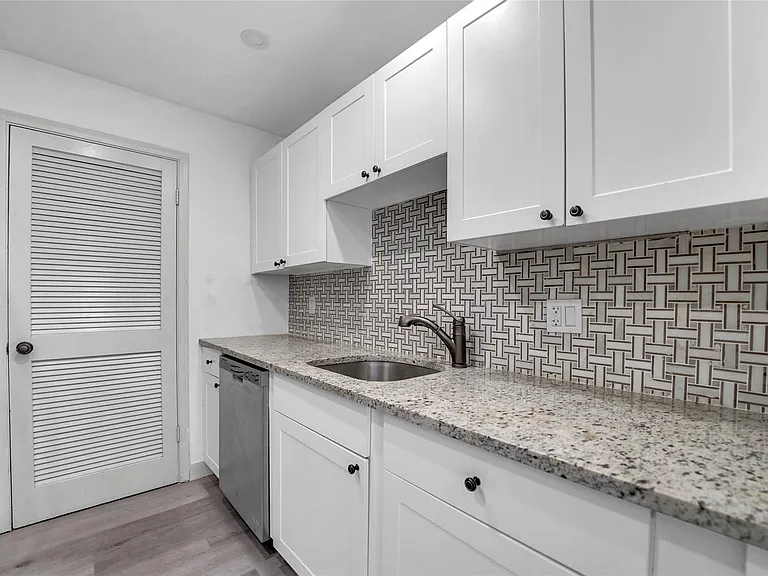 301 Croton Ave #302 — Photo 12