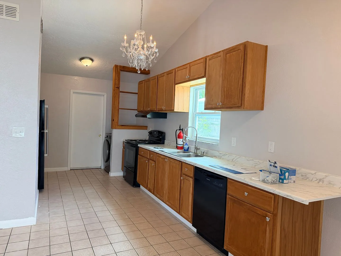 3/2 with Private In ground pool on a large corner lot — Photo 4