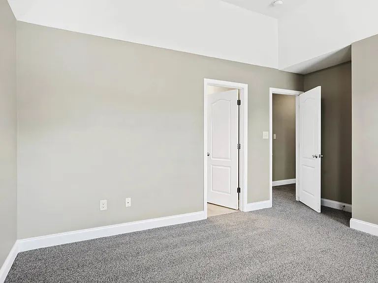 121 Feathers Ln — Photo 39