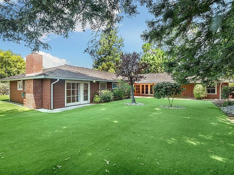 747 Northampton Dr — Photo 30