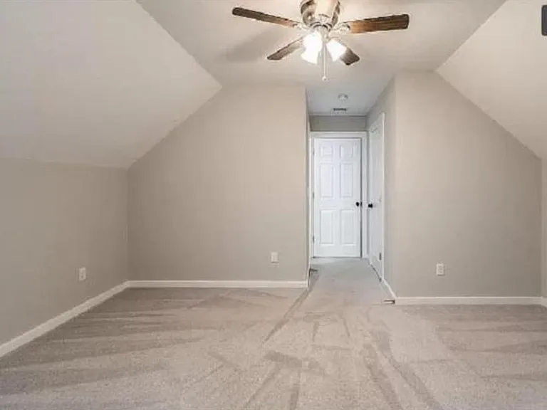 305 S Green St — Photo 20