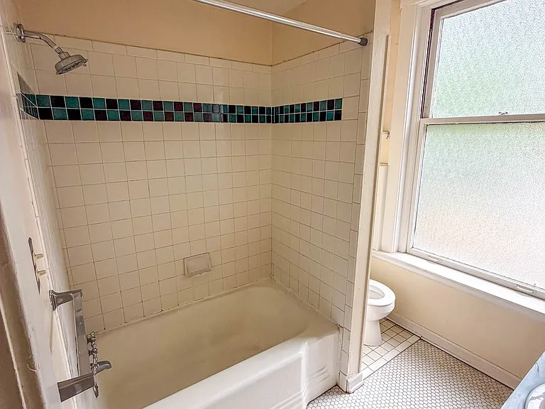 1302 N Williams St — Photo 21