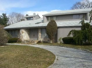 55 Willis Ln, Muttontown, NY 11791