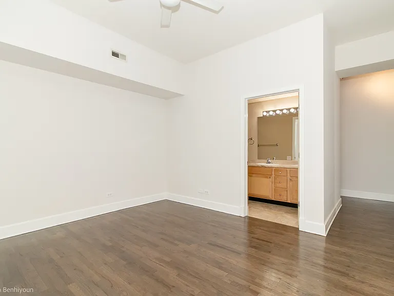 165 N Canal St #911 — Photo 19