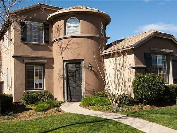 3rd image of 4810 Village Green Dr