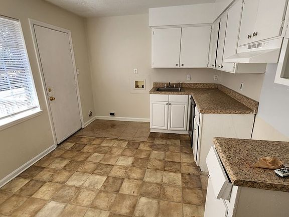 2nd image of 3 Oak Forest Ln