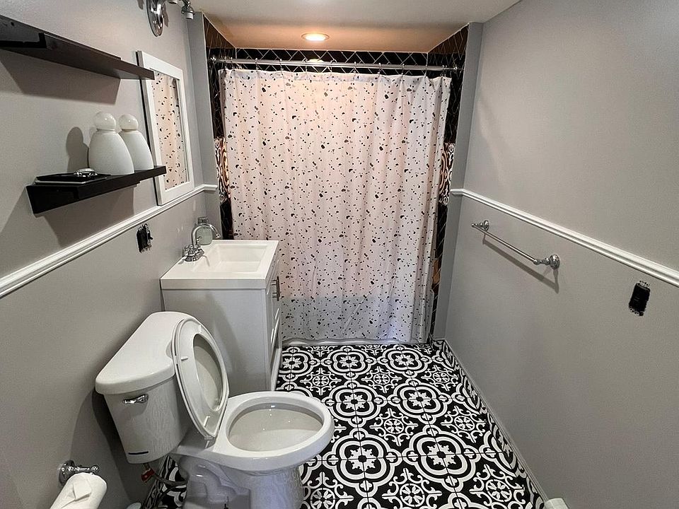 2nd image of 302 E Kinney St APT 1