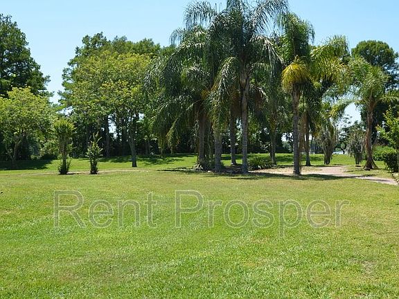 5th image of 4011 Versailles Dr #F