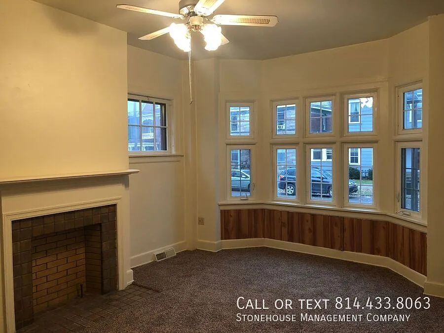 Building Photo - 360 W 7th St #3