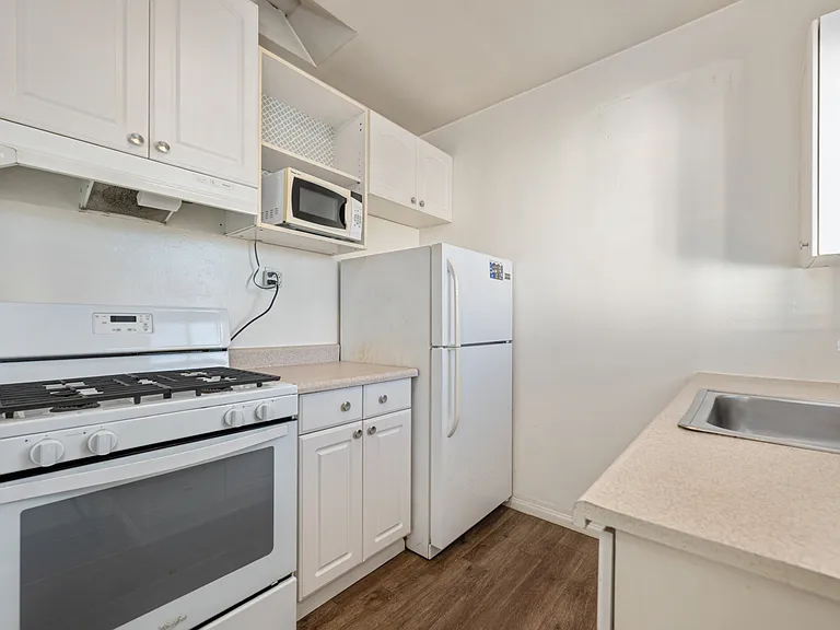 936 S Pacific St #12 — Photo 6