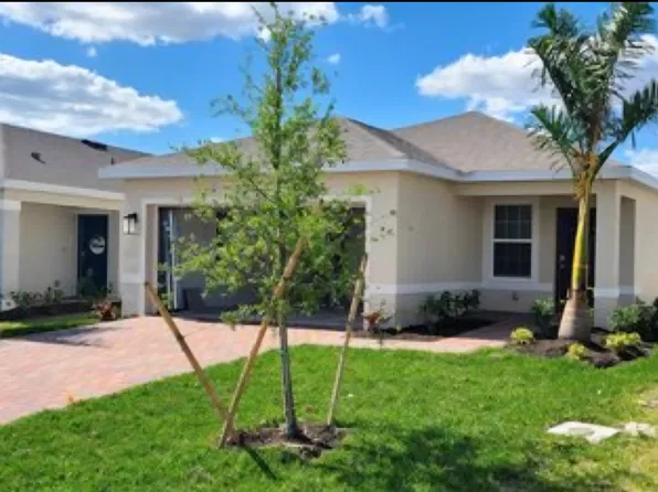 8753 Swell Brooks Ct, North Fort Myers, FL 33917
