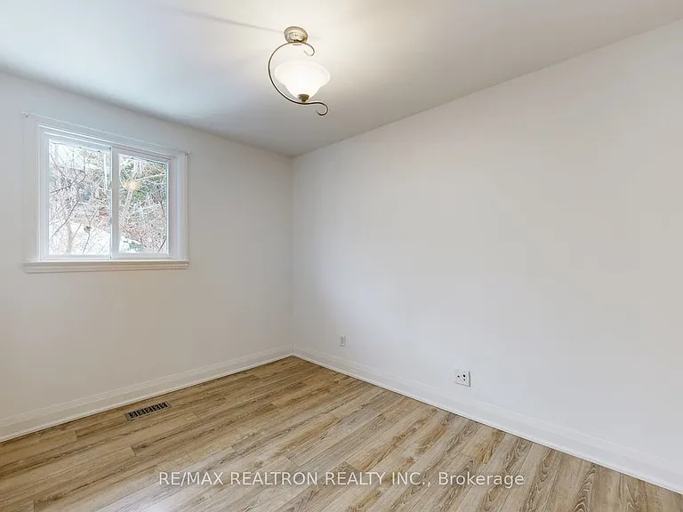 24 Fenelon Dr — Photo 34