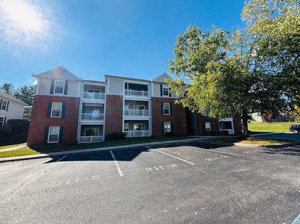 211 S Knollwood Dr Suite 2102, Blacksburg, VA 24060