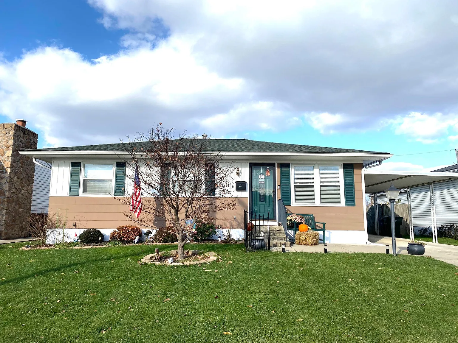 560 Harland Dr photo 1