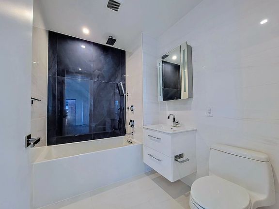 4th image of 4244 Crescent St APT 3B