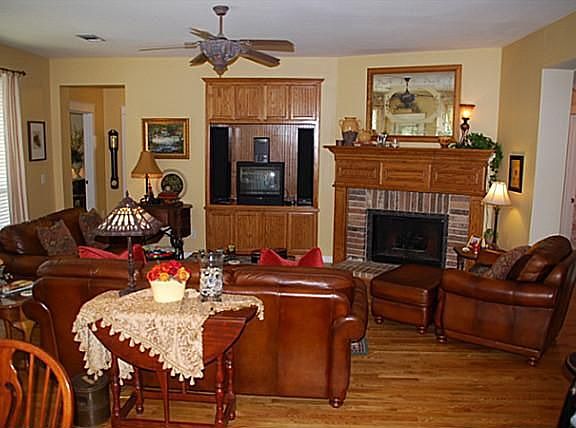 5th image of 7101 Queen Anne Dr