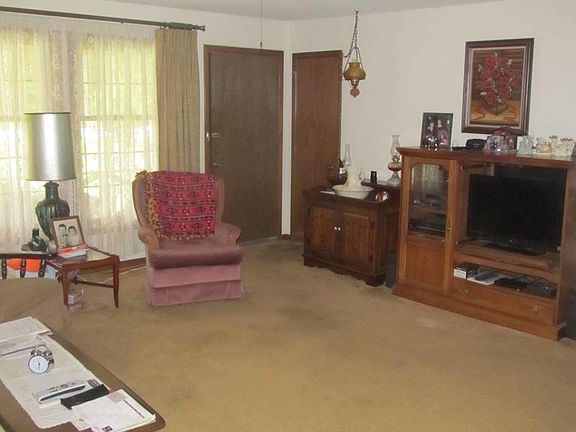 2nd image of 123 Pottawattamie Dr