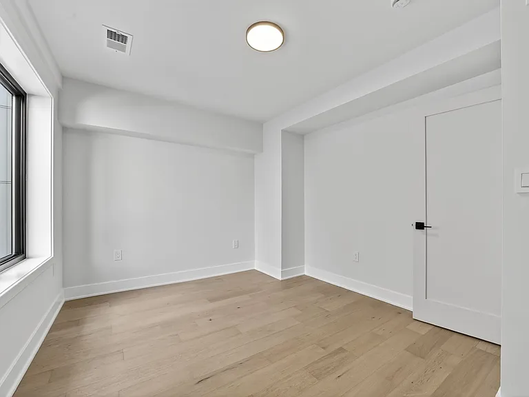 2440 Ontario Rd NW #7 — Photo 7