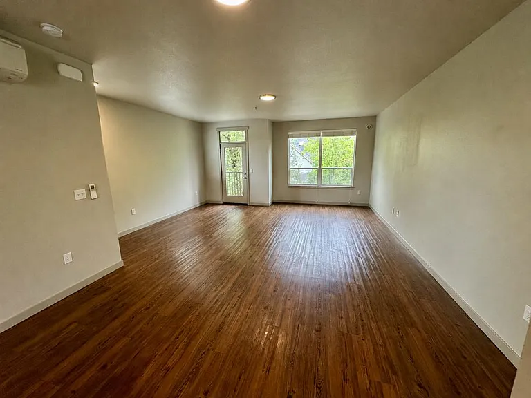 Oregon St Townhomes — Photo 7