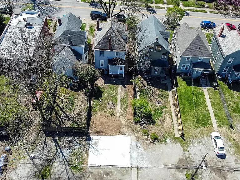 E 17th Ave — Photo 41