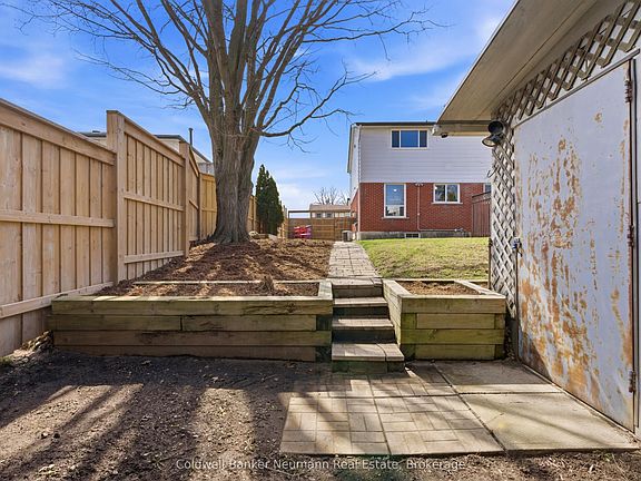 4th image of 28 Chartwell Cres